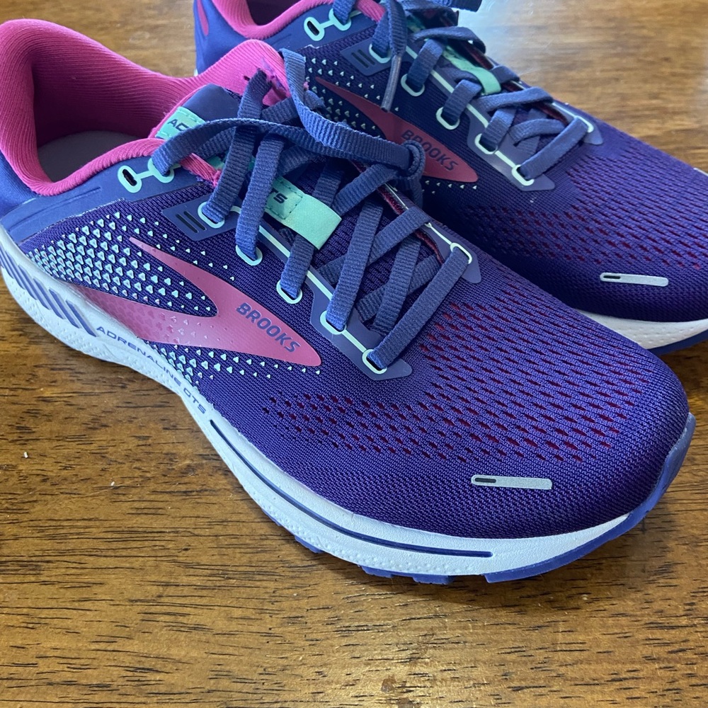 Brooks Adrenaline GTS 22 Womens 8.5